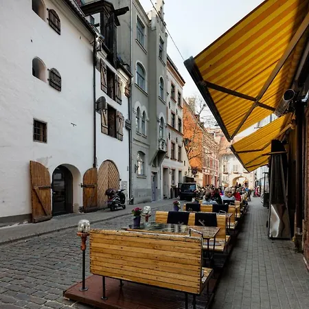 Old Aldaru Street 2 Level With Terrace