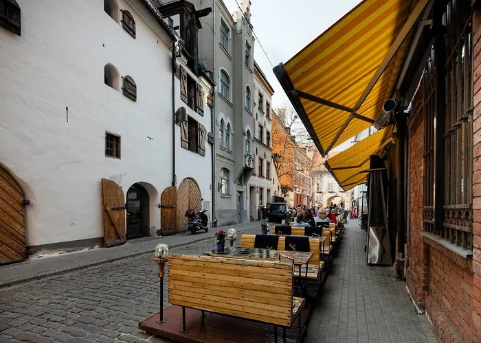 Old Aldaru Street 2 Level With Terrace