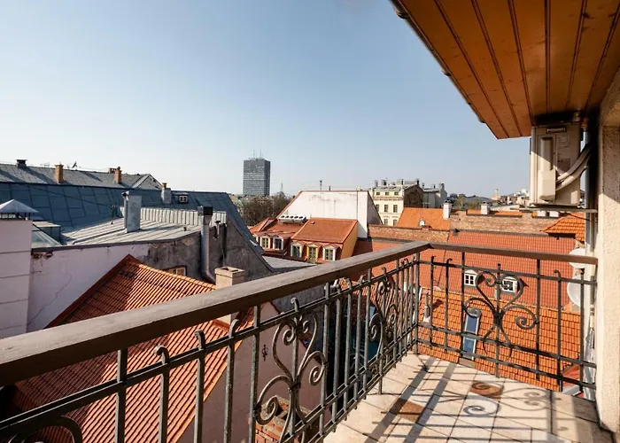 Old Aldaru Street 2 Level With Terrace